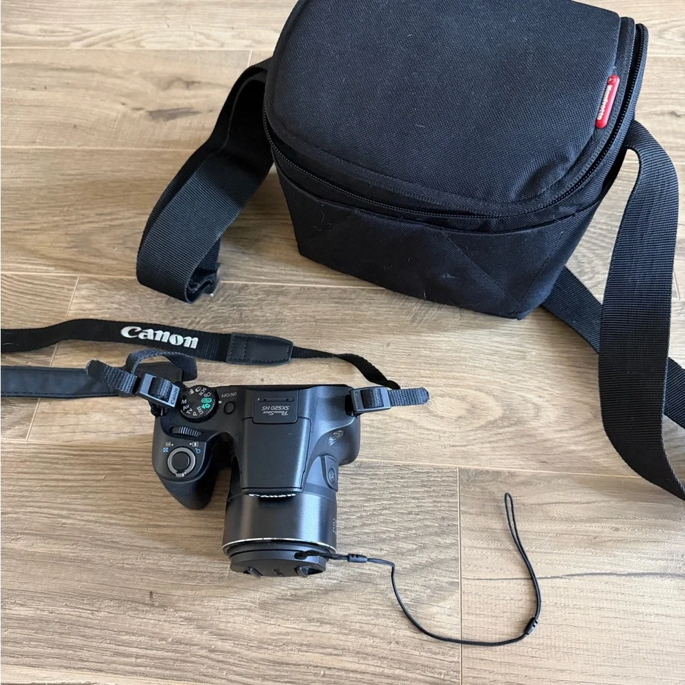 Canon Powershot SX520 HS Camera with Camera Lens Cover and Camera Bag